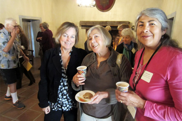 volunteers_docent This is a caption